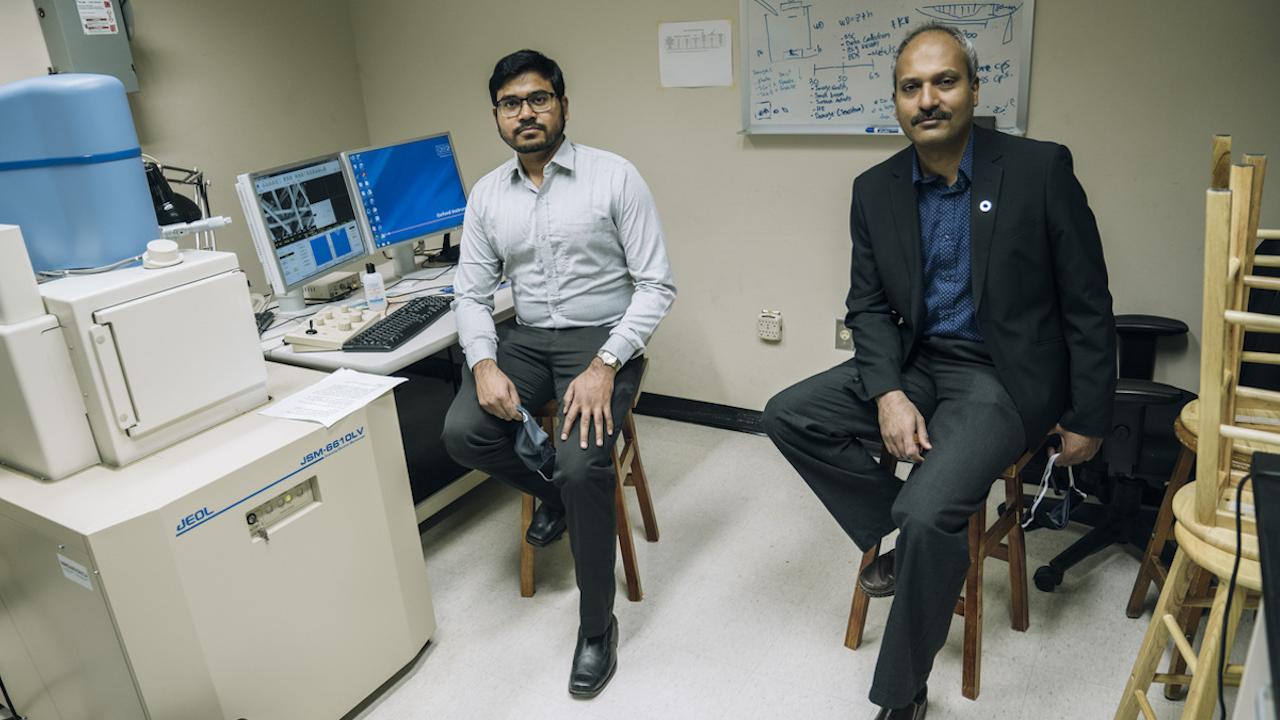 McMaster professor Ravi Selvaganapathy (right) with fellow researcher Rakesh Sahu.